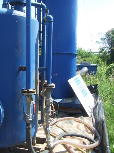 Geplaatste grondwaterzuiveringsinstallatie in een foliebak conform het Achilles Protocol.